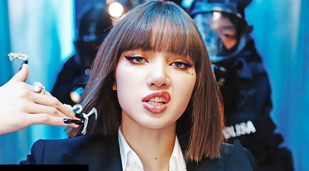 BLACKPINK's Lisa captivates at Accor Arena Solo Performance