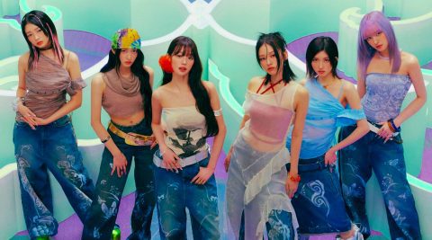 IVE topped the Weekly Favorite Chart, receiving a score of 39.3 percent, accounting for 1,558,233 votes and 6.9 percent of Bugs' streaming data.