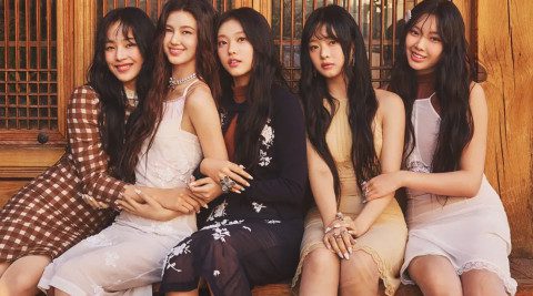 Leading K-pop girl group NewJeans will be the first to perform at Gyeongbokgung Palace's Geunjeongjeon Hall.