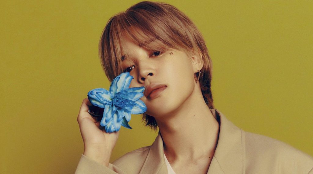 BTS member Jimin recently released his pre-release single, "Smeraldo Garden Marching Band," featuring Loco. The track is part of his upcoming solo album, "MUSE." The song quickly topped the iTunes Top Songs charts in 108 regions worldwide by June 29th, 7 AM KST, including major markets like the United States, United Kingdom, Japan, Brazil, France, Germany, Australia, and Canada.
