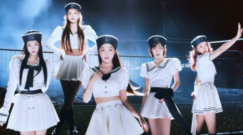 Red Velvet, the popular K-pop girl group, is celebrating their 10th anniversary with an exciting gift for their fans! On August 1st, they will release a special fan song titled "Sweet Dreams." This song is part of their upcoming album, "Cosmic," which is highly anticipated by their loyal supporter
