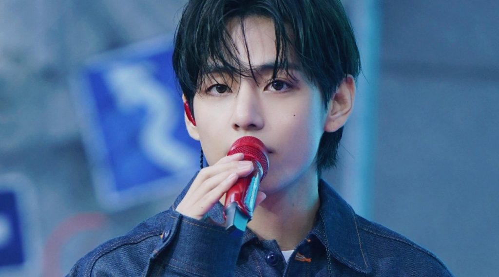 Despite being in military service and away from the limelight, Taehyung has continuously made headlines through his military photos and various pre-recorded content released after his enlistment, including his digital single "FRI(END)S." .