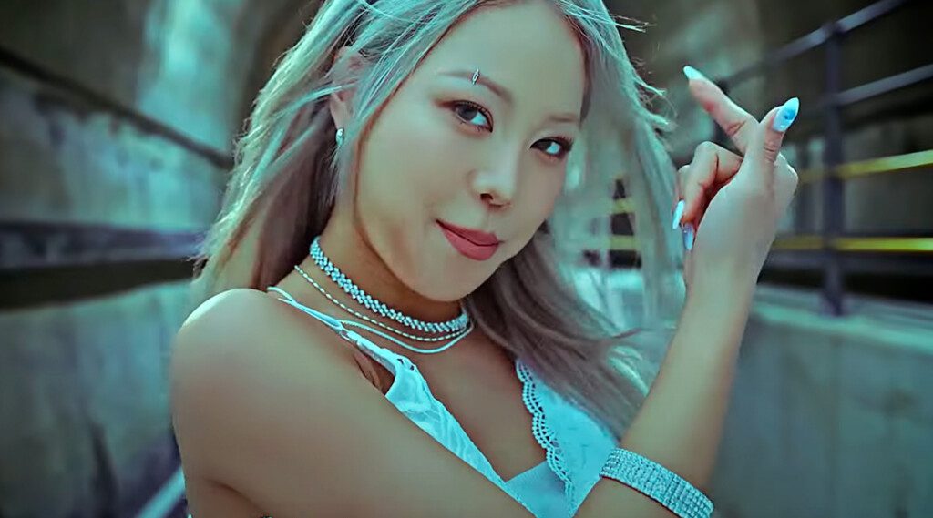 3piece (쓰리피스) has made a splash with their latest release, the music video for "Summer Feeling," which dropped on August 4, 2024. The K-pop trio, known for their vibrant sound and energetic performances, captures the essence of summer in this upbeat track.