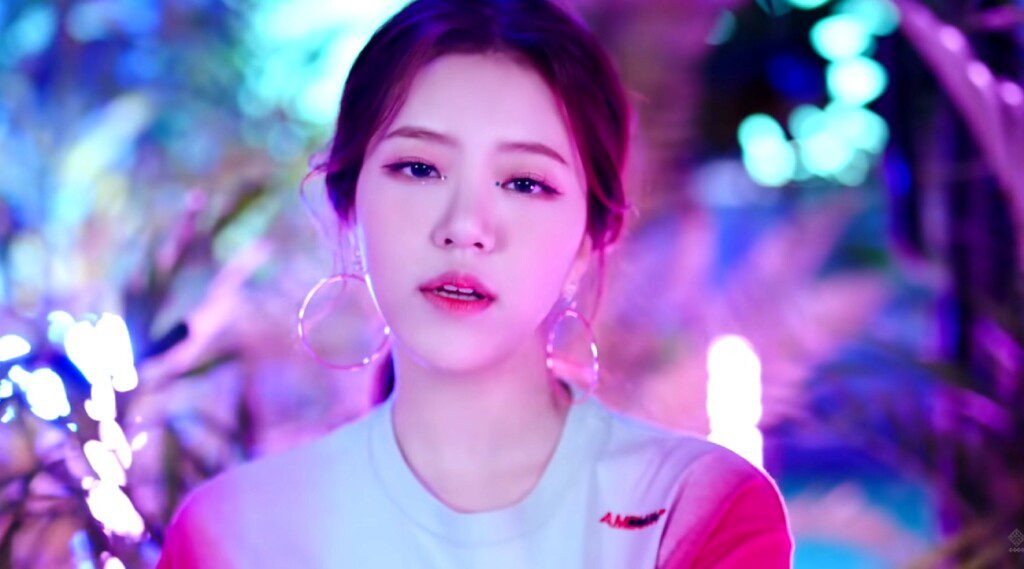 K-pop fans may find themselves feeling a bit sleep-deprived this summer, and it’s not just because of late-night streaming sessions of their favorite groups. The phenomenon of summer insomnia has been increasingly recognized, with experts suggesting that the extended daylight hours can disrupt sleep patterns.