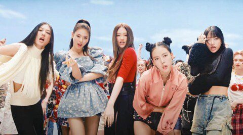 The new girl group MEOVV, under The Black Label, has been making headlines with their debut single "MEOW," which was released on September 6, 2024. The track has garnered a mix of reactions from fans and netizens, but one thing is clear: MEOVV is capturing attention with their unique style and talent.