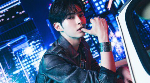 K-pop fans, get ready to be mesmerized! ZEROBASEONE's rising star Sung Hanbin has once again captured the spotlight, this time gracing the pages of ELLE Korea's October 2024 issue in a stunning collaboration with luxury jewelry brand Swarovski. The pictorial, released on September 23, 2024, showcases Hanbin's undeniable charisma and versatility as an artist.