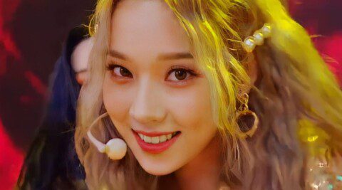 Winter, the charismatic vocalist of K-pop sensation aespa, has once again captivated fans with her stunning appearance in the October 2024 issue of Cosmopolitan Korea. The pictorial, released on September 19, 2024, showcases Winter's collaboration with the iconic American fashion brand Polo Ralph Lauren