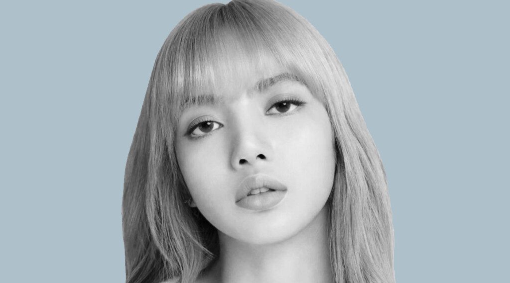 In a stunning display of elegance and style, LISA, the global superstar from BLACKPINK, graces the cover of Vogue Thailand's December 2024 issue in collaboration with luxury brand Bulgari. This latest pictorial preview has set the K-pop world abuzz, showcasing LISA's evolving image and solidifying her status as a fashion icon.