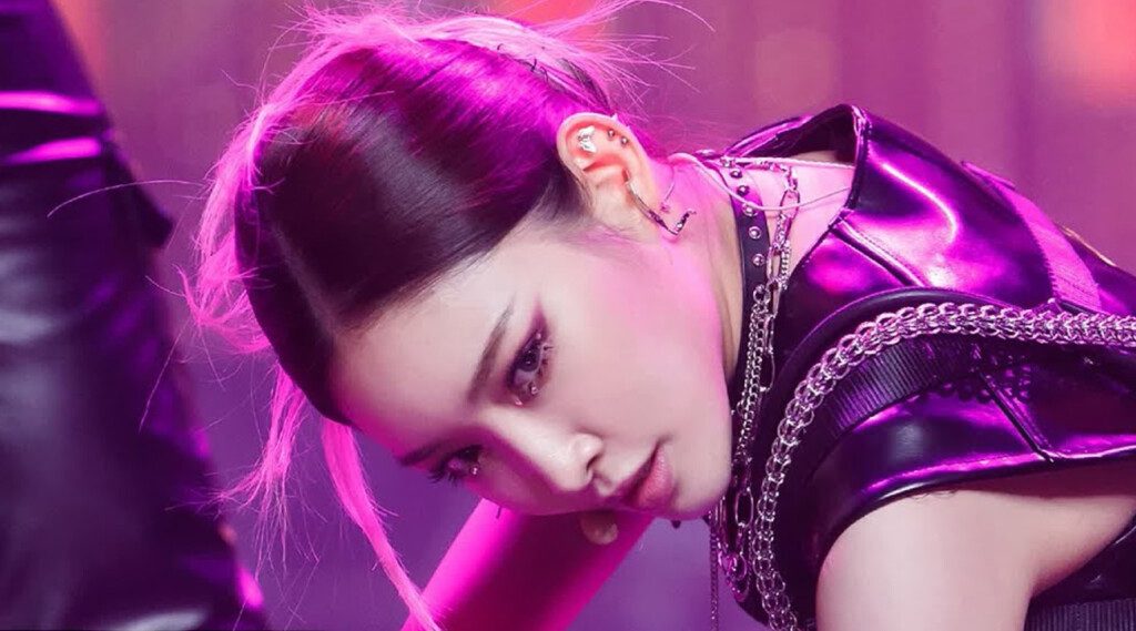 K-pop soloist Chungha is set to make a triumphant return with her 5th EP album "Alivio", scheduled for release on February 12th, 2025. The album's title, which translates to "relief" in Spanish, promises a deeply personal musical exploration that hints at emotional depth and artistic growth.