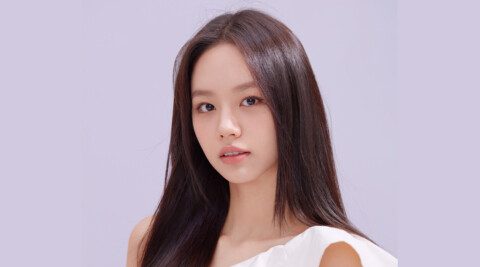 In the latest edition of Marie Claire Korea's January 2025 issue, K-pop idol and actress Hyeri from the popular girl group Girl's Day has taken center stage with a breathtaking pictorial that showcases her undeniable charm and evolving artistic presence