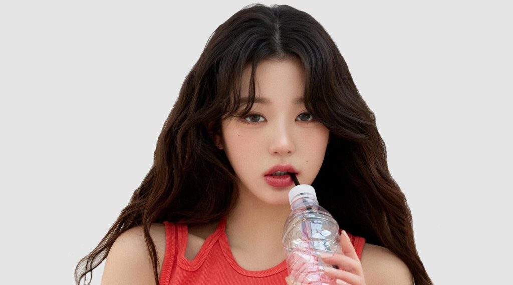 In a dazzling collaboration that's set to captivate fashion enthusiasts and K-pop fans alike, IVE's Jang Wonyoung has graced the cover of Vogue Korea's March 2025 issue, showcasing the latest Tommy Jeans collection.