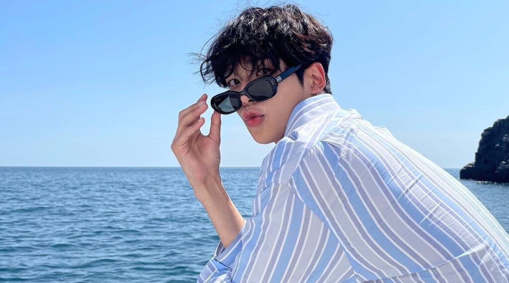 South Korean heartthrob Rowoon has set the internet ablaze with his latest photoshoot for Calvin Klein's underwear campaign, in collaboration with eyesmag for March 2025. The former SF9 member and current actor has captivated fans with his alluring photos, showcasing his toned physique in various pieces from the brand's line