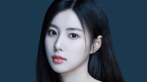 Kang Hyewon graces the cover of Lifestyle Magazine China’s May 2025 issue, marking another milestone in her flourishing career as a South Korean actress, singer, and fashion icon. The pictorial preview showcases her signature blend of elegance and versatility, with editorial spreads highlighting minimalist fashion and natural aesthetics