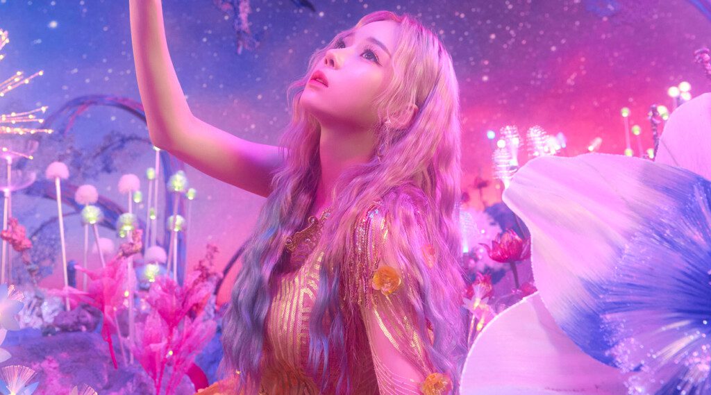 In the highly anticipated May 2025 issue of W Korea, Winter of aespa takes center stage as one of the magazine's cover stars, captivating fans and fashion enthusiasts alike with her collaboration alongside luxury jewelry brand Pomellato.