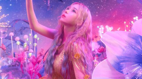 In the highly anticipated May 2025 issue of W Korea, Winter of aespa takes center stage as one of the magazine's cover stars, captivating fans and fashion enthusiasts alike with her collaboration alongside luxury jewelry brand Pomellato.