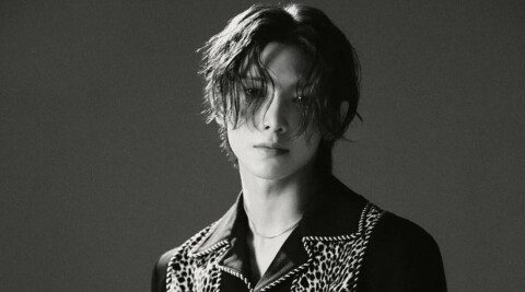 ATEEZ’s Yeosang has captivated fans with a bold transformation in his latest solo feature for Esquire Korea’s May 2025 issue, showcasing a striking black-and-white photoshoot alongside a Doberman named Bongman