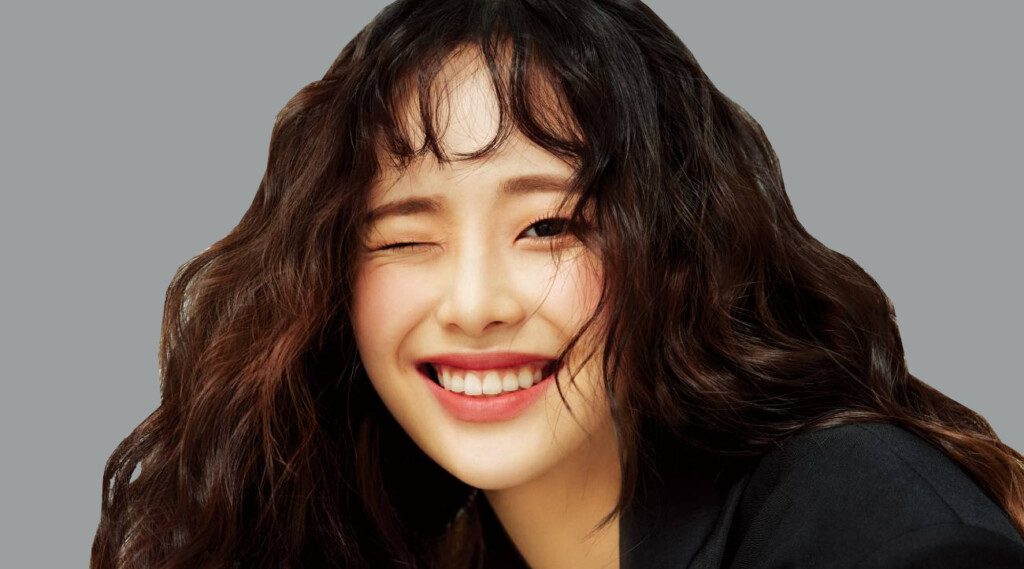 K-pop sensation Chuu, known offstage as Kim Ji-woo, is set to dazzle fans once again with her latest pictorial preview in the May 2025 issue of Harper’s BAZAAR Korea.