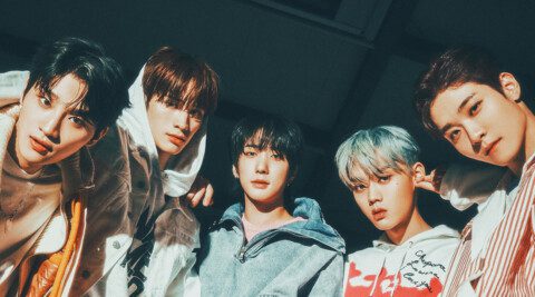 Satu pakta, kelompok boy dinamis K-Pop, mengatur nada untuk musim panas dengan fitur mereka yang menakjubkan di peta yang sangat dinanti Korea 2025 Summer edisi Vol.194.