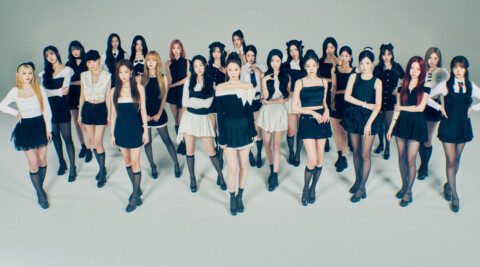 As the K-pop world eagerly counts down to the release of tripleS’s highly anticipated second full album, ‘ASSEMBLE25’, fans were treated to a captivating set of concept photos featuring SeoYeon, HyeRin, JiWoo, ChaeYeon, YooYeon, and SooMin in the ‘Are You Alive’ version.