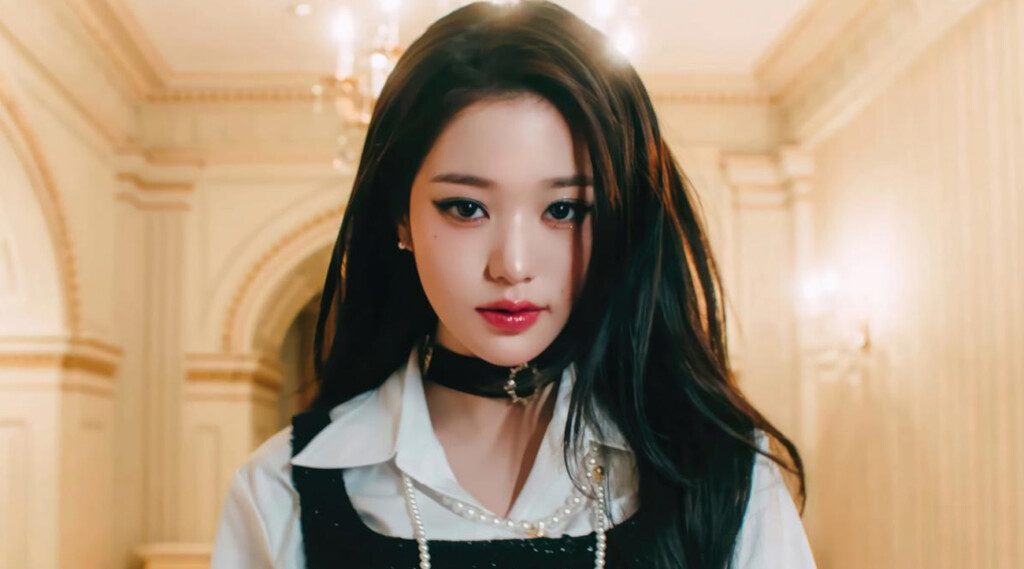 IVE’s Wonyoung has been officially named the new model for the global self-nail brand Dashing Diva, adding another high-profile endorsement to her impressive portfolio. The announcement, made on May 12, was accompanied by a series of striking campaign photos and a video that quickly captivated fans worldwide.