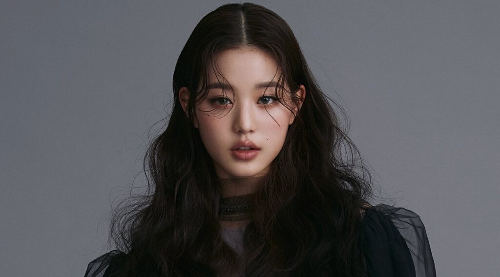 K-pop sensation Jang Wonyoung continues to captivate fans and the fashion world alike, gracing the cover of ELLE Hong Kong’s May 2025 issue in partnership with Tommy Jeans. The pictorial preview, already circulating online, showcases Wonyoung’s signature elegance and youthful energy, further cementing her status as a global style icon. Known for her doll-like visuals and striking proportions,