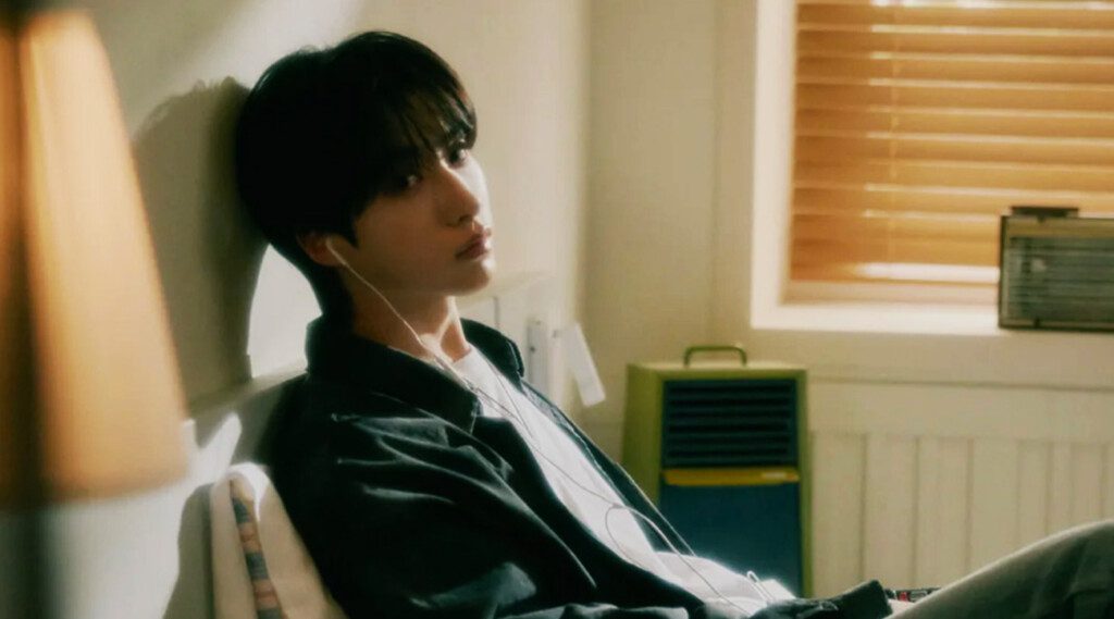 With the announcement of his first solo single, “누구나 말하는 사랑은 아니야 (Camellia),” Xion of ONEUS is stepping into the spotlight, captivating fans with a new sound and a fresh visual concept. The single, which translates to “It’s Not the Kind of Love Everyone Talks About,” marks a significant moment for the singer, who has built a loyal following as the youngest member, or maknae, of the acclaimed K-pop group ONEUS