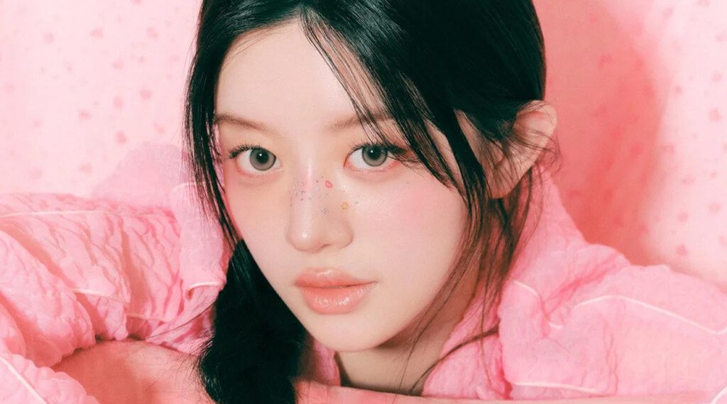 In the June 2025 issue of Weverse Magazine, ILLIT’s Minju graces the pictorial pages, capturing the attention of K-pop fans worldwide.