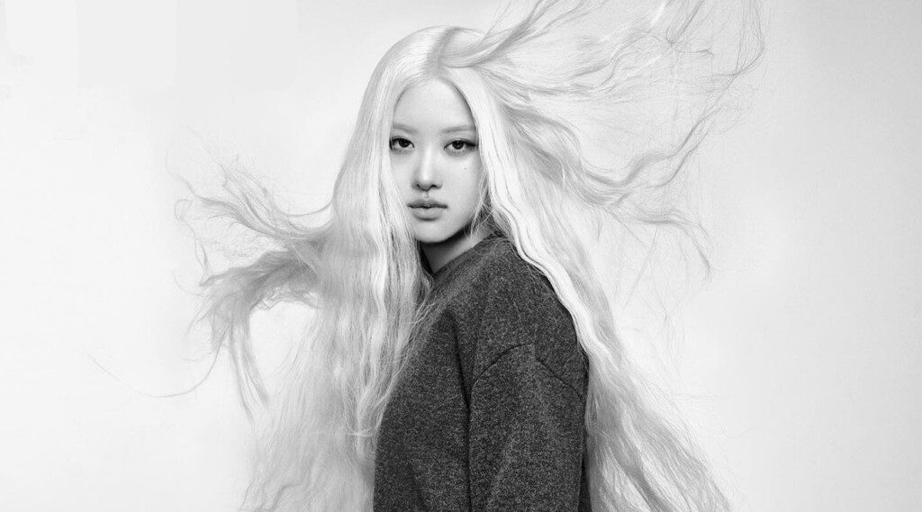 Mega star Rosé and Anthony Vaccarello’s Saint Laurent are essential to each other. This beautiful connection continues into the August issue of Vogue Korea,