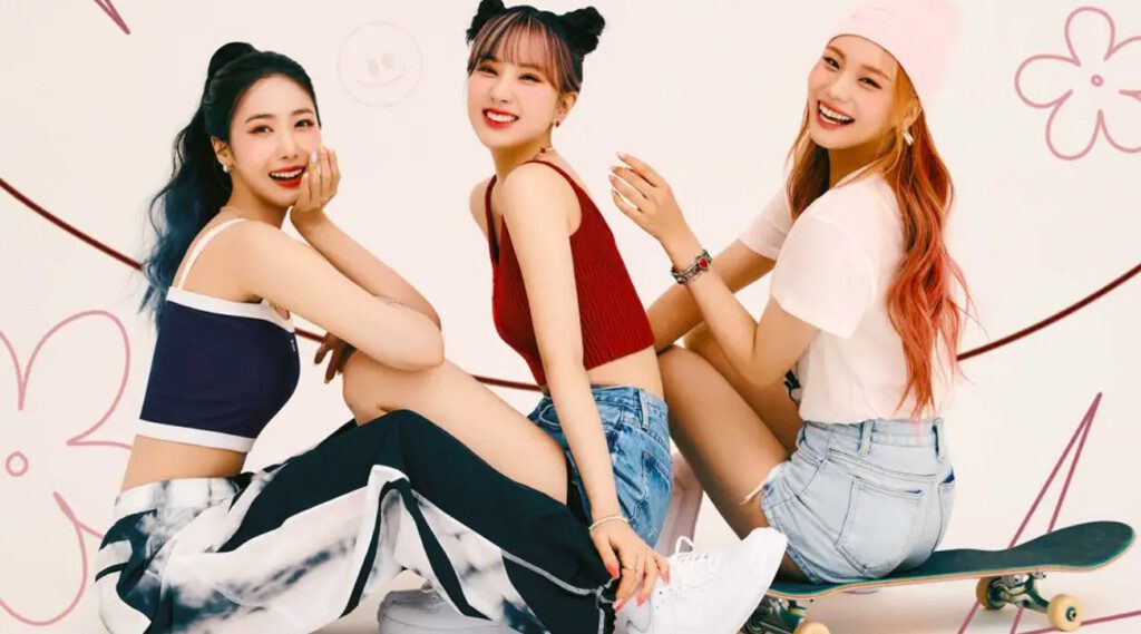 The July 2025 issue of Noblesse magazine offers an exclusive pictorial preview featuring VIVIZ, the dynamic South Korean girl group