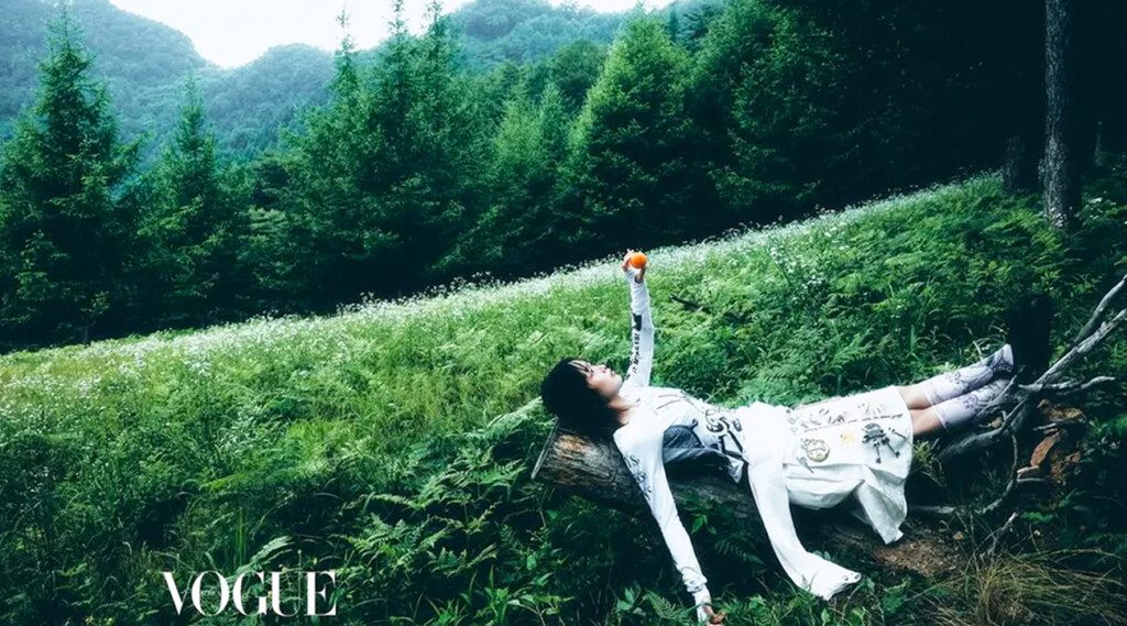 HANRORO, the expressive singer-songwriter making waves on Korea’s indie scene, is about to reach a new audience with her upcoming pictorial preview for Vogue Korea x Spotify's 2025