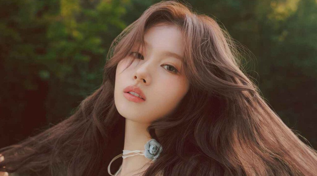 TWICE’s Sana has offered fans an intimate look into her daily life through her latest collaboration with activewear and fashion label ALO.