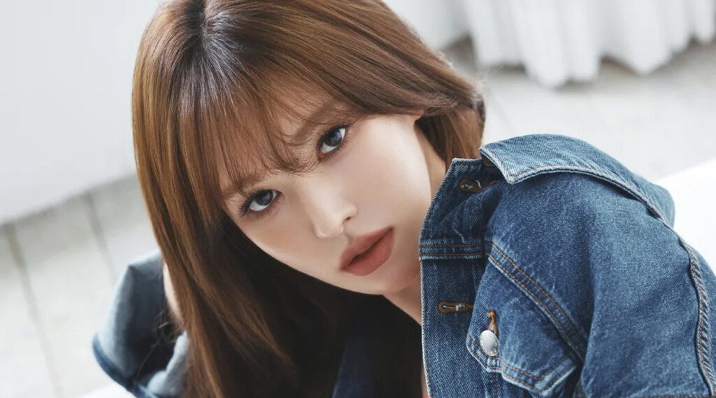 Wendy, the powerhouse vocalist of Red Velvet, brings her charisma and artistry to the August 2025 pictorial preview for DELING Magazine