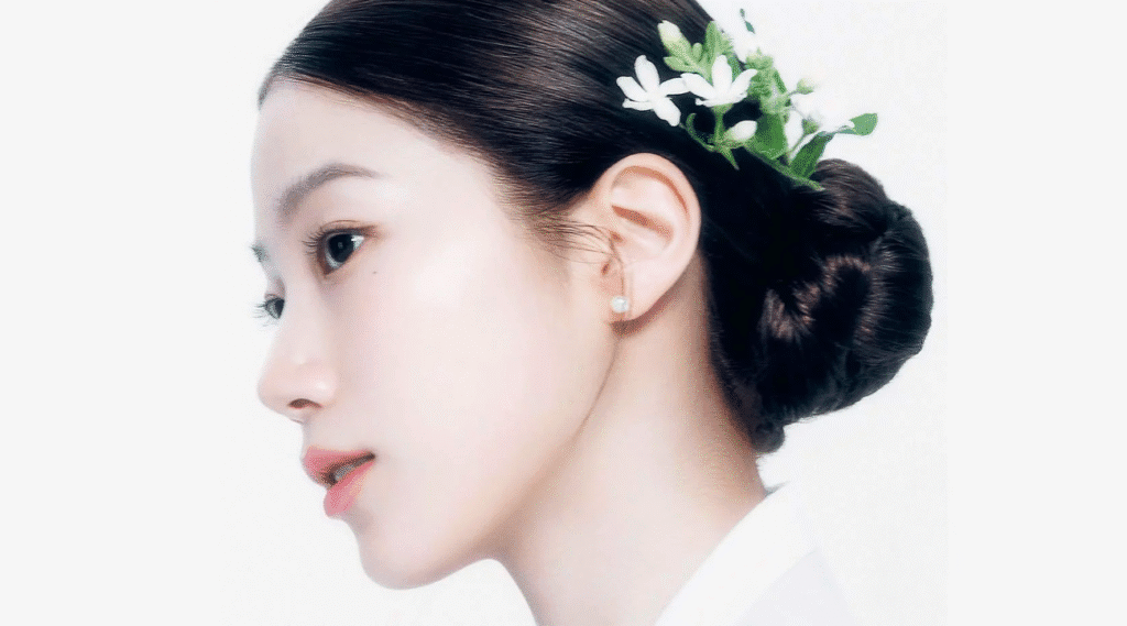 LE SSERAFIM’s Kim Chaewon Stuns in Vogue Korea x Alexander McQueen October 2025 Preview