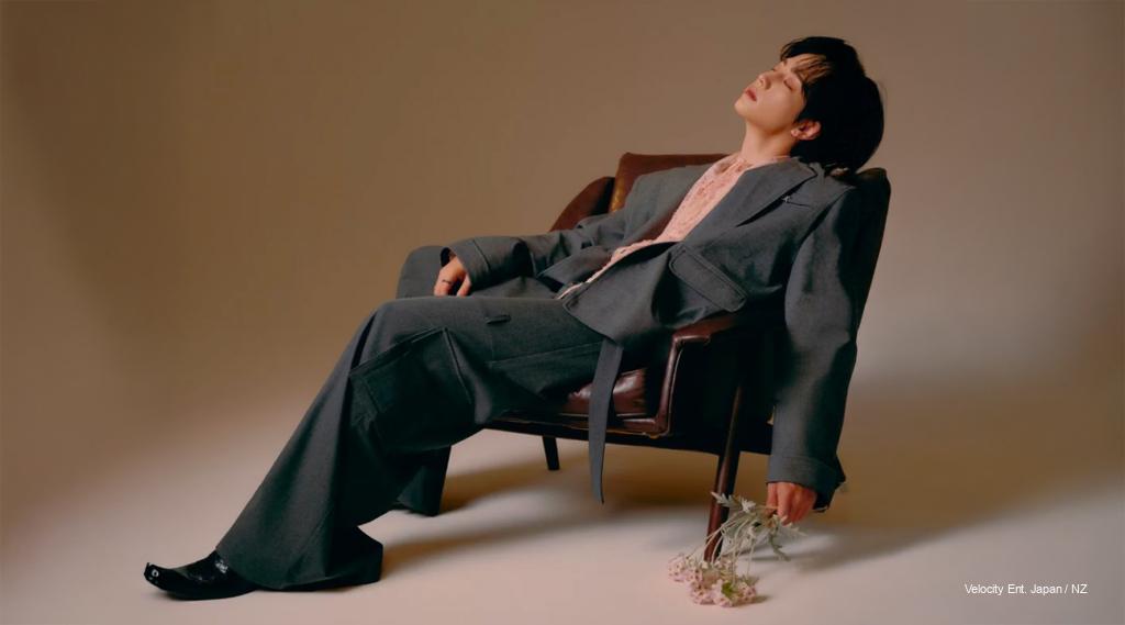 Mark Tuan poses for Perla China Magazine January Issue #18, balancing calm elegance and creative depth in a neutral-toned editorial shoot.