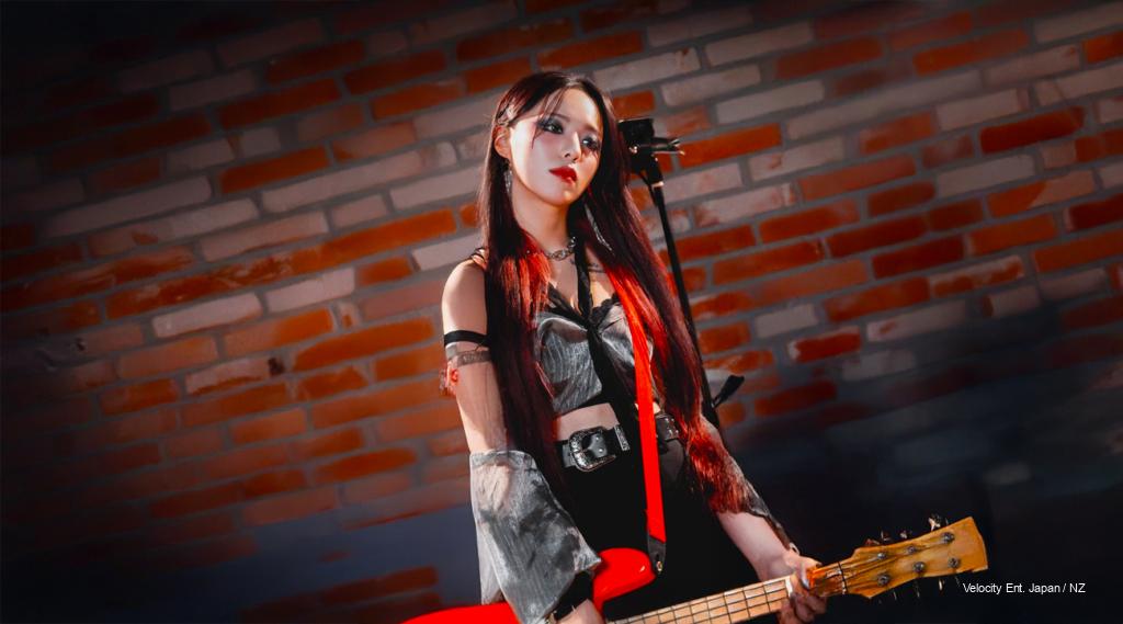 Rolling Quartz Hyunjung D-2 teaser for Romantist single, sultry rock romance vibe.